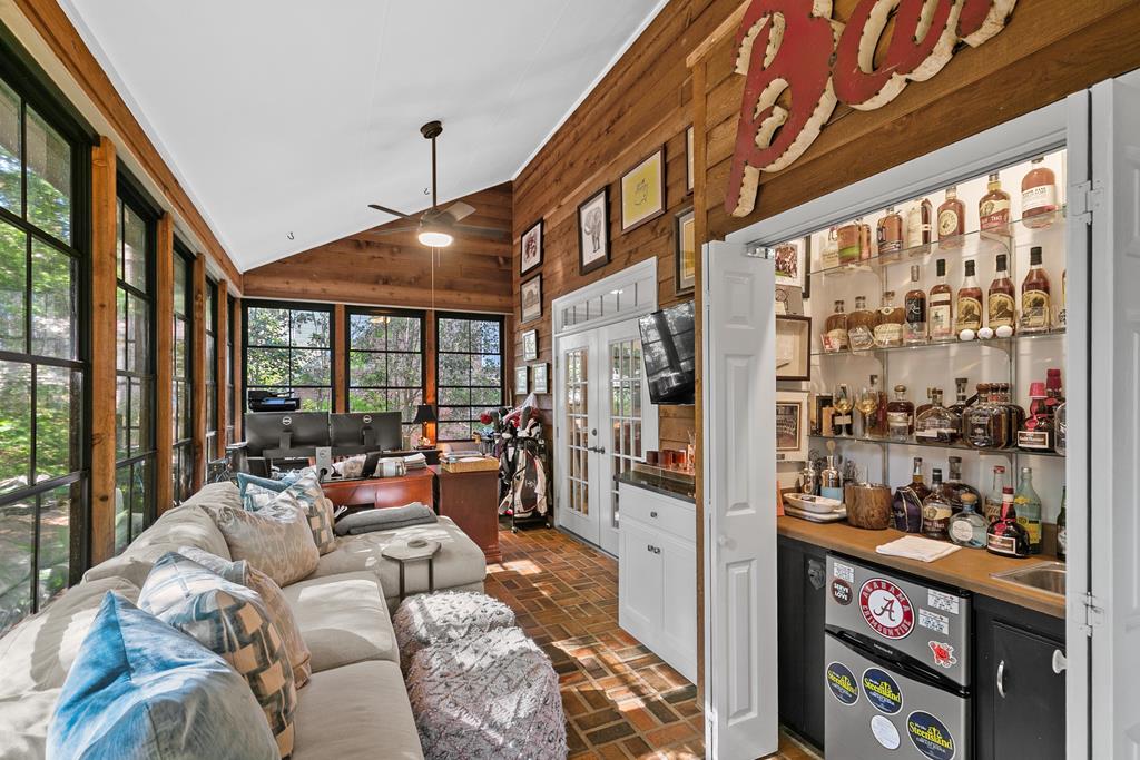 1205 Hillbrook