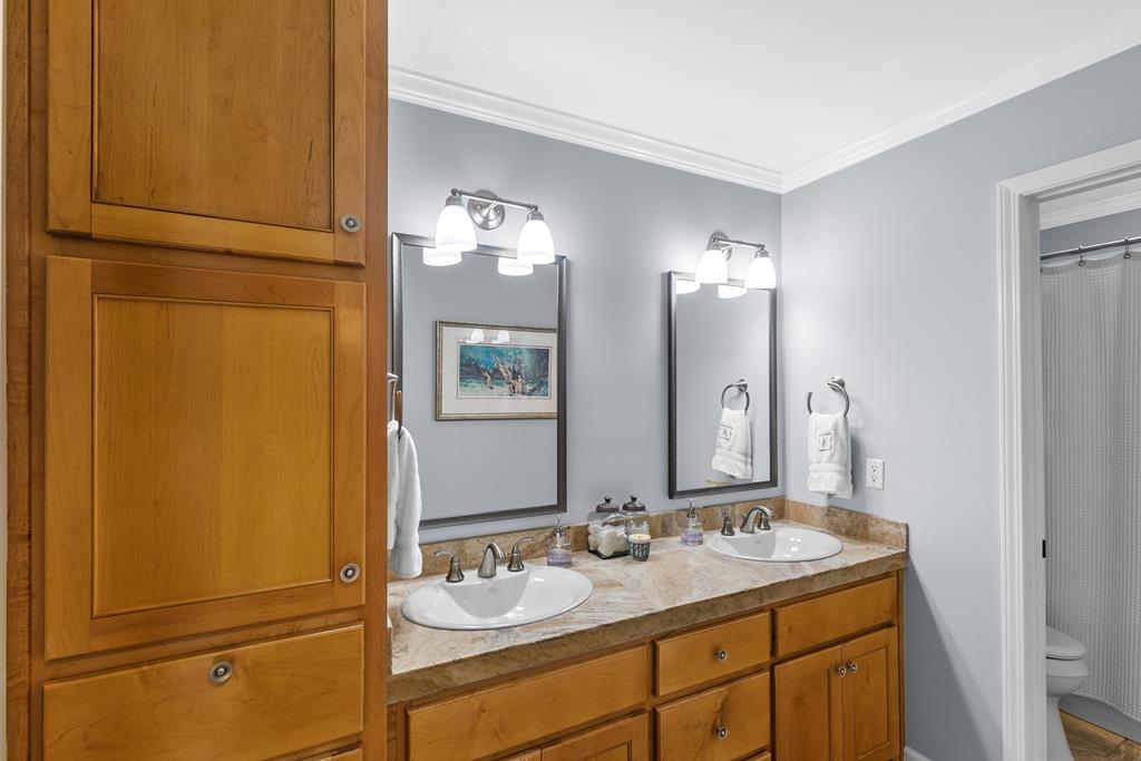 1205 Hillbrook