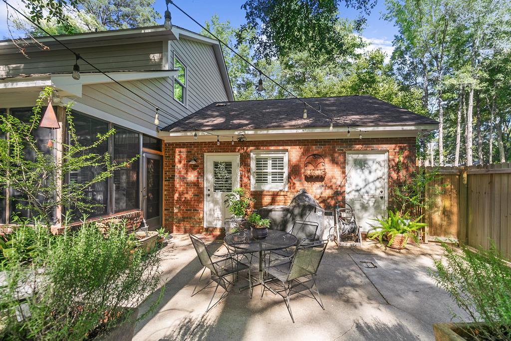 1205 Hillbrook