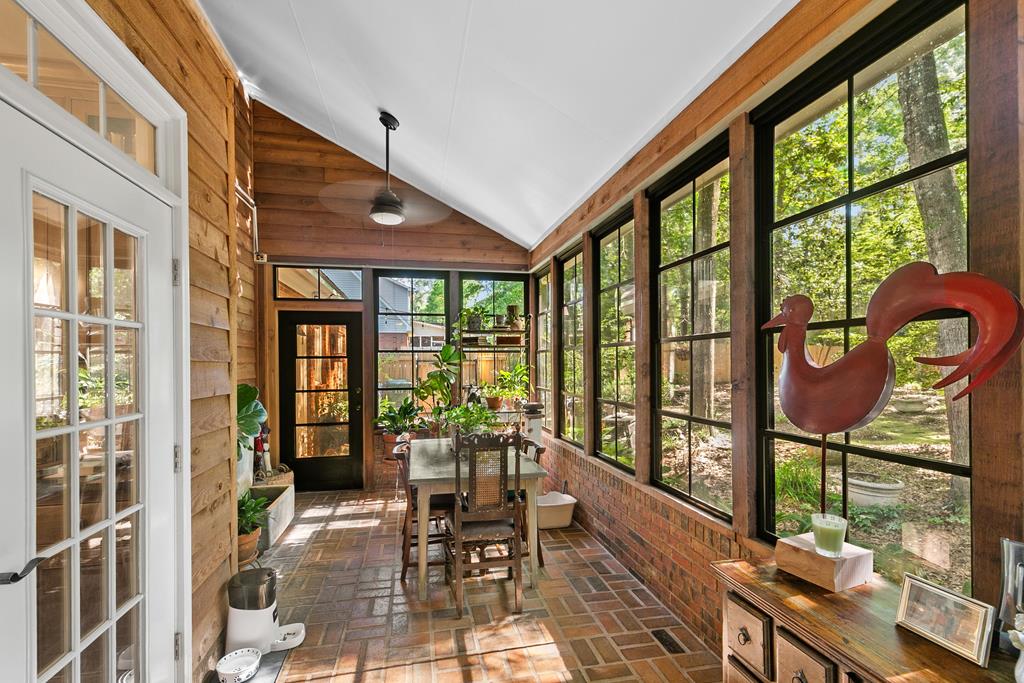 1205 Hillbrook