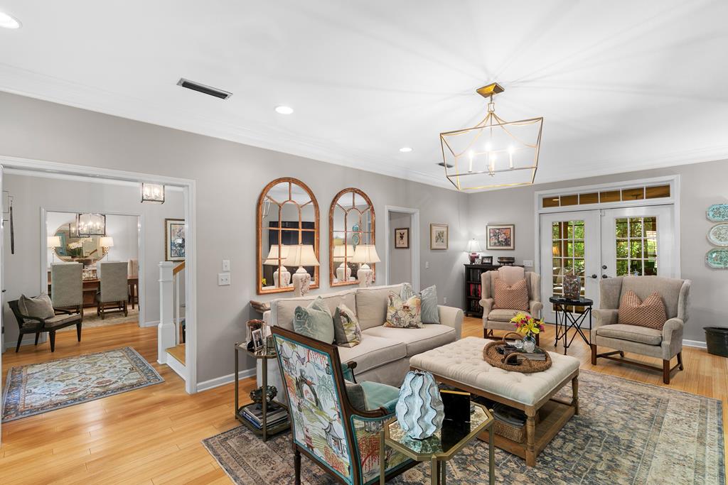 1205 Hillbrook