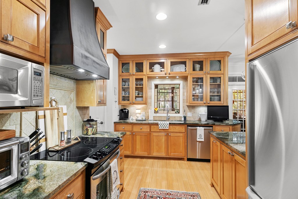 1205 Hillbrook