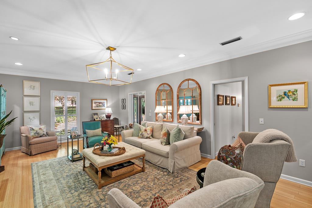1205 Hillbrook