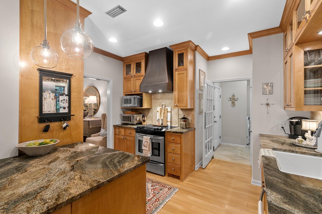 1205 Hillbrook