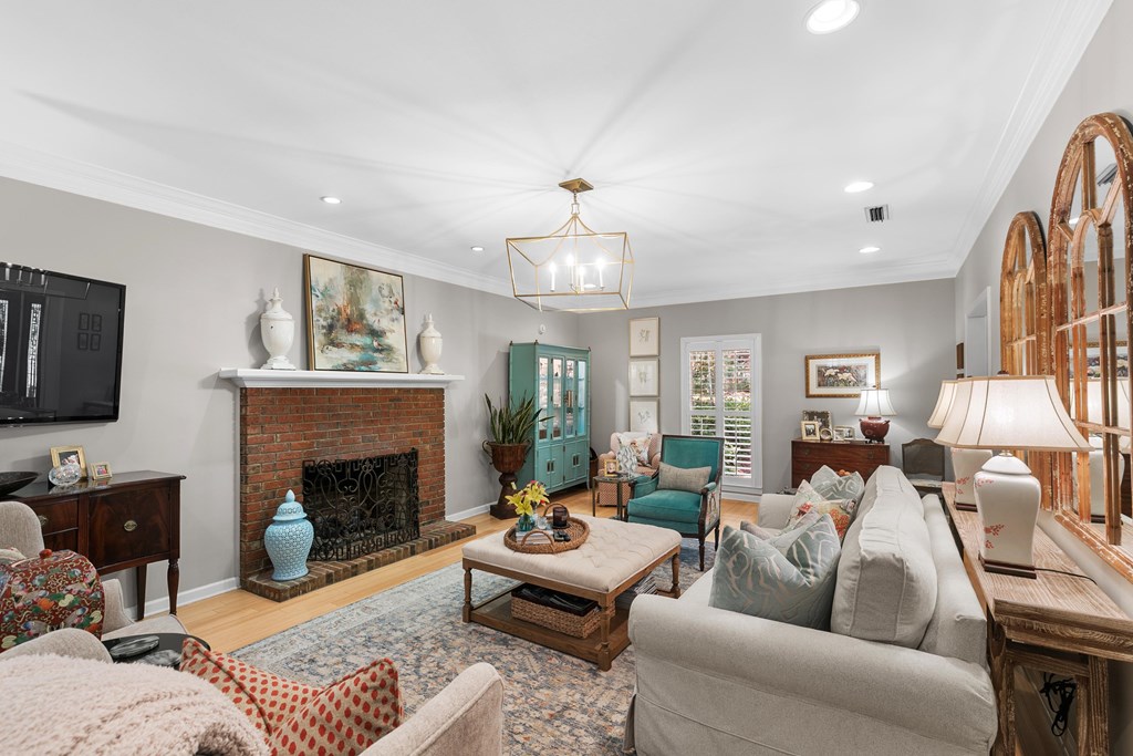 1205 Hillbrook