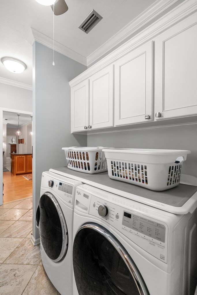 1205 Hillbrook