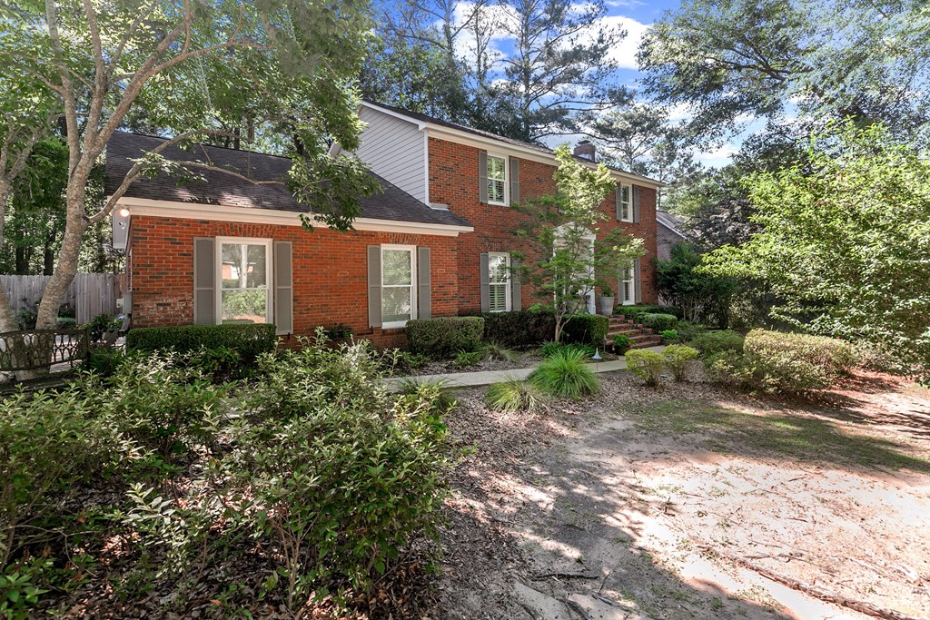 1205 Hillbrook