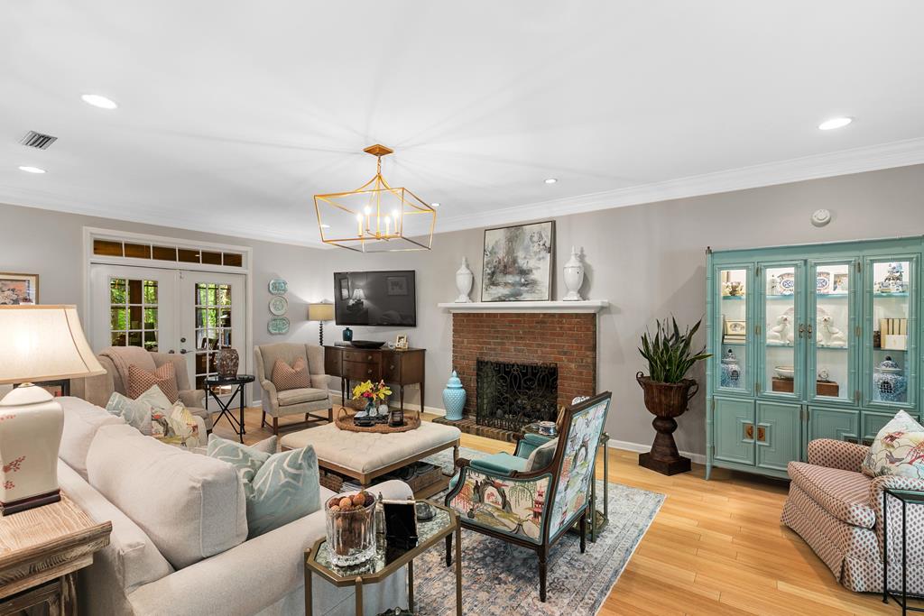 1205 Hillbrook