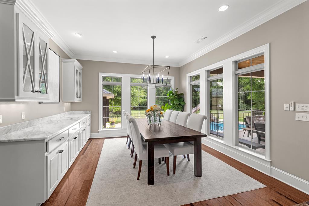 807 Liveoak Trail