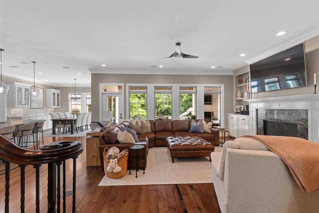 807 Liveoak Trail