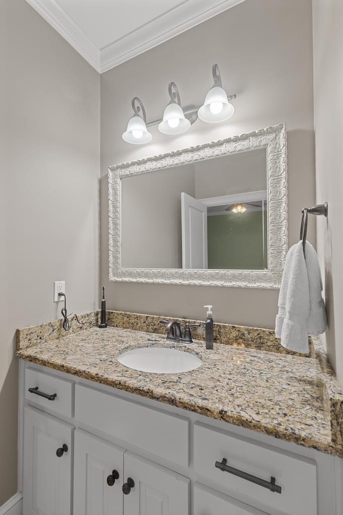 807 Liveoak Trail