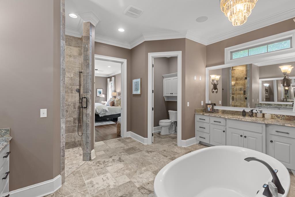 807 Liveoak Trail