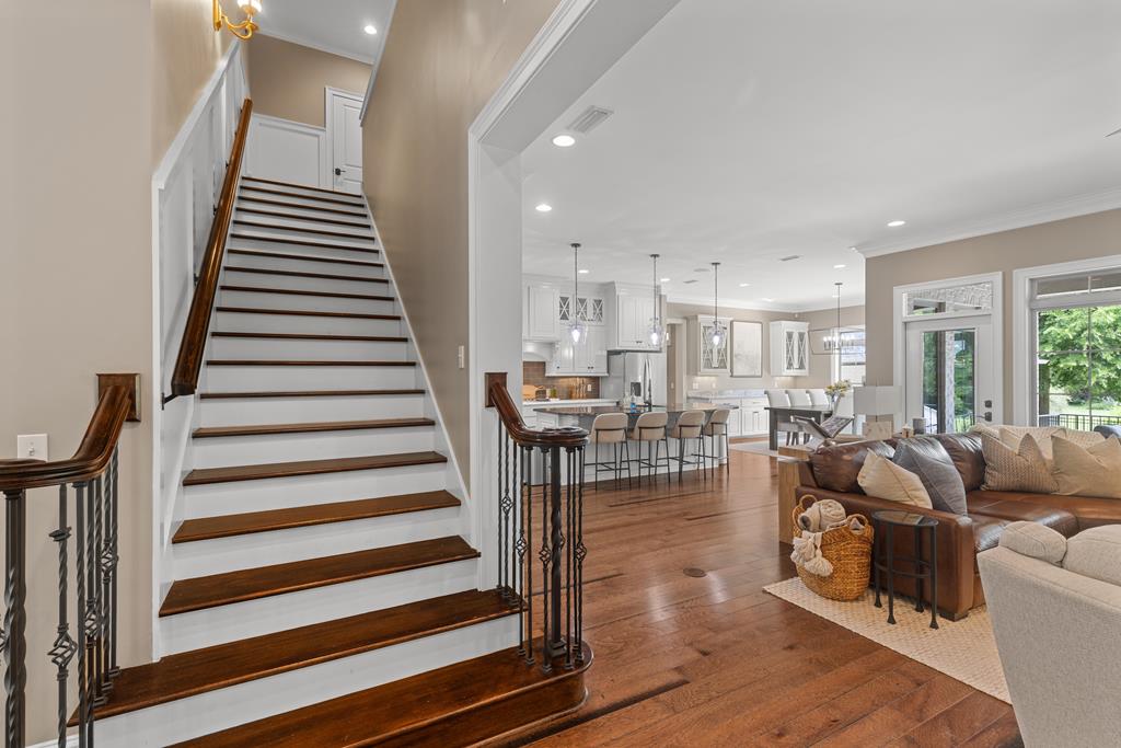 807 Liveoak Trail