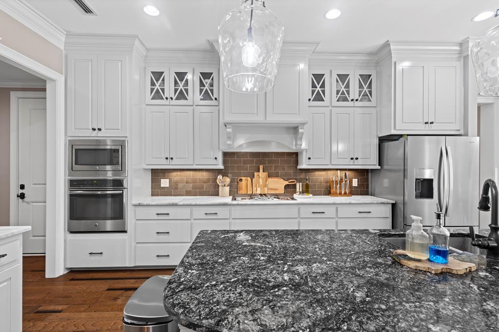 807 Liveoak Trail