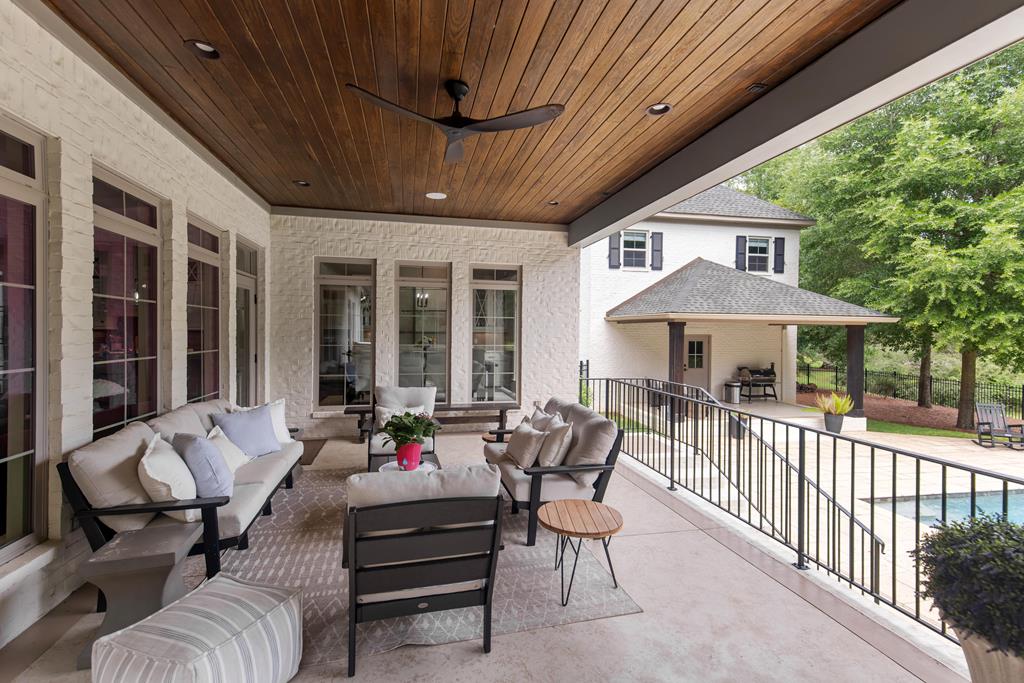 807 Liveoak Trail