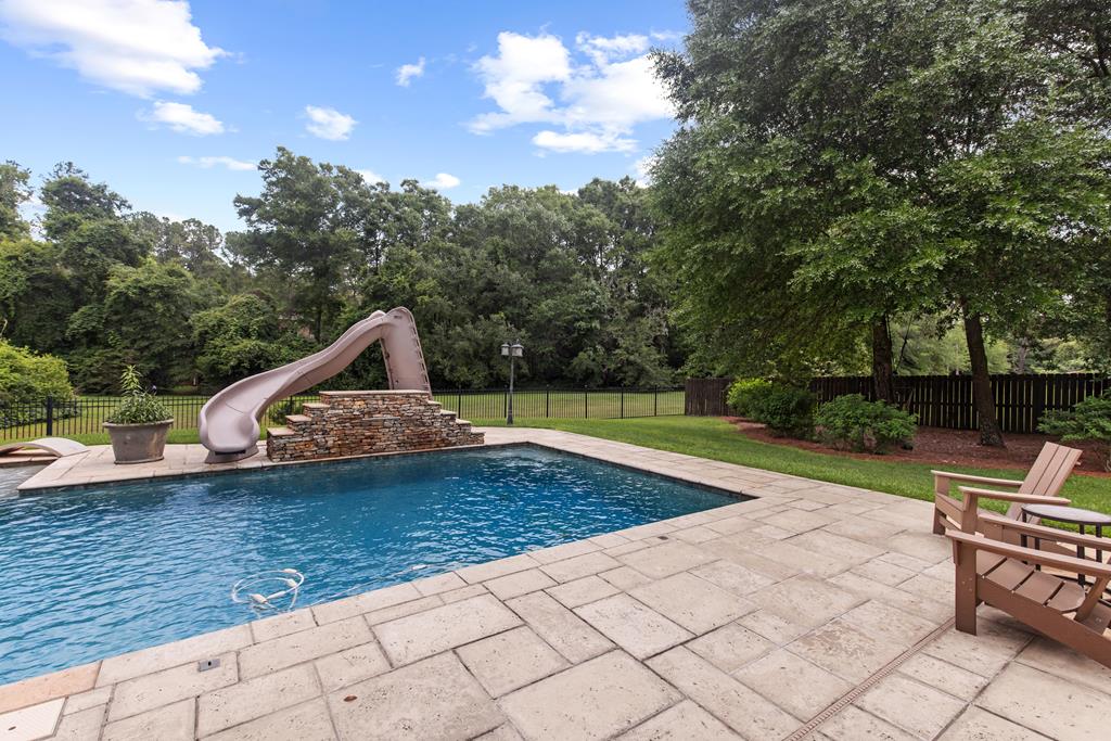 807 Liveoak Trail