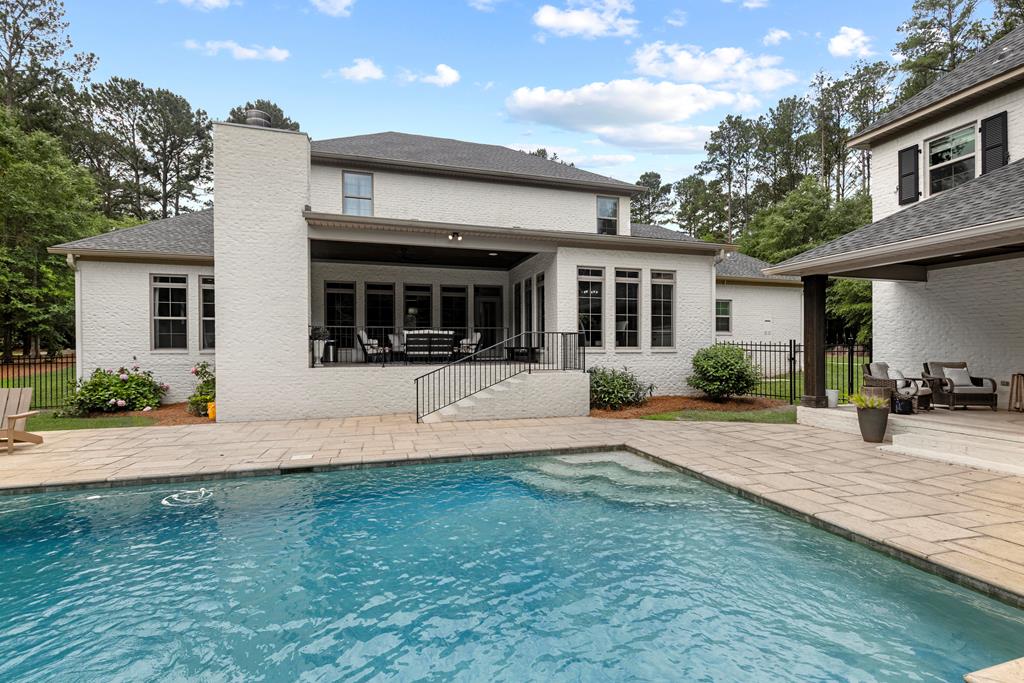 807 Liveoak Trail