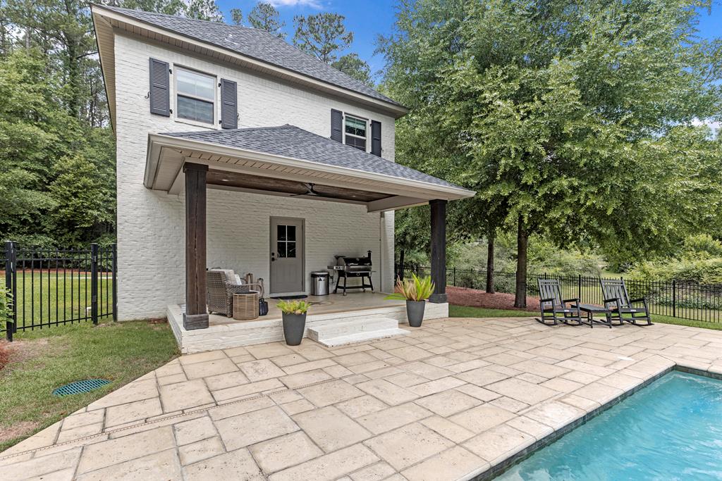 807 Liveoak Trail