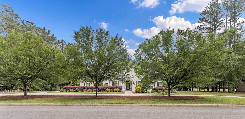 807 Liveoak Trail