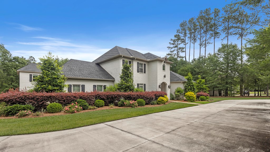 807 Liveoak Trail