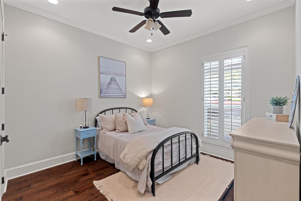 807 Liveoak Trail