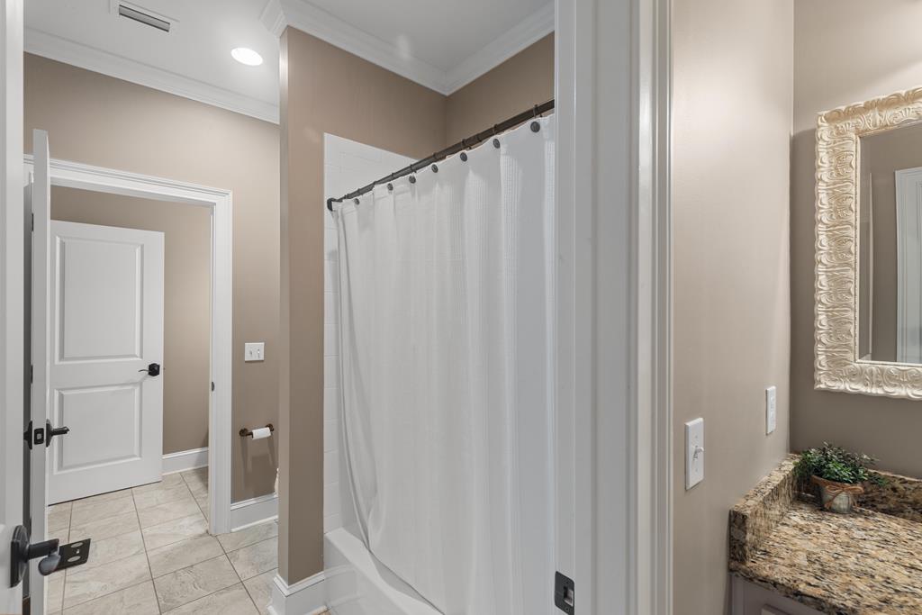 807 Liveoak Trail