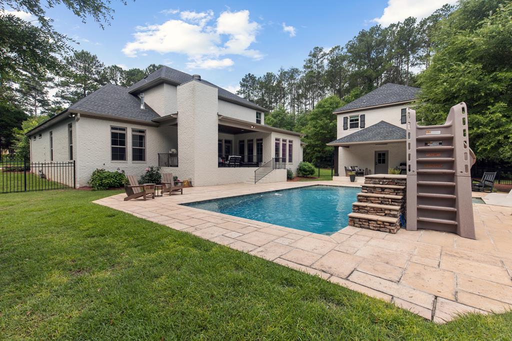 807 Liveoak Trail