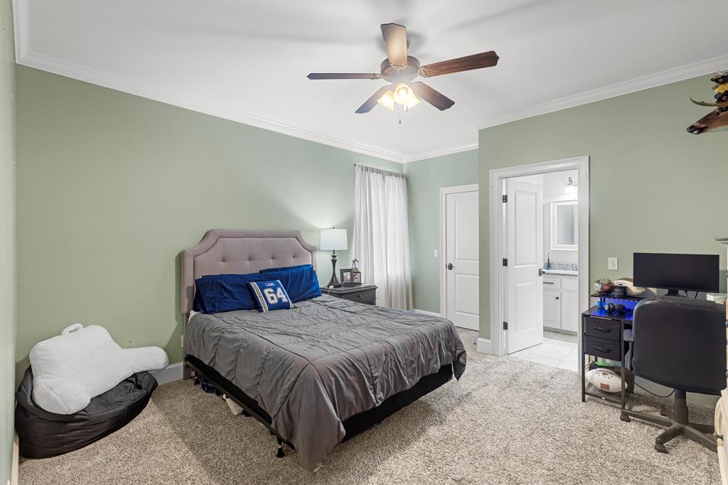 807 Liveoak Trail