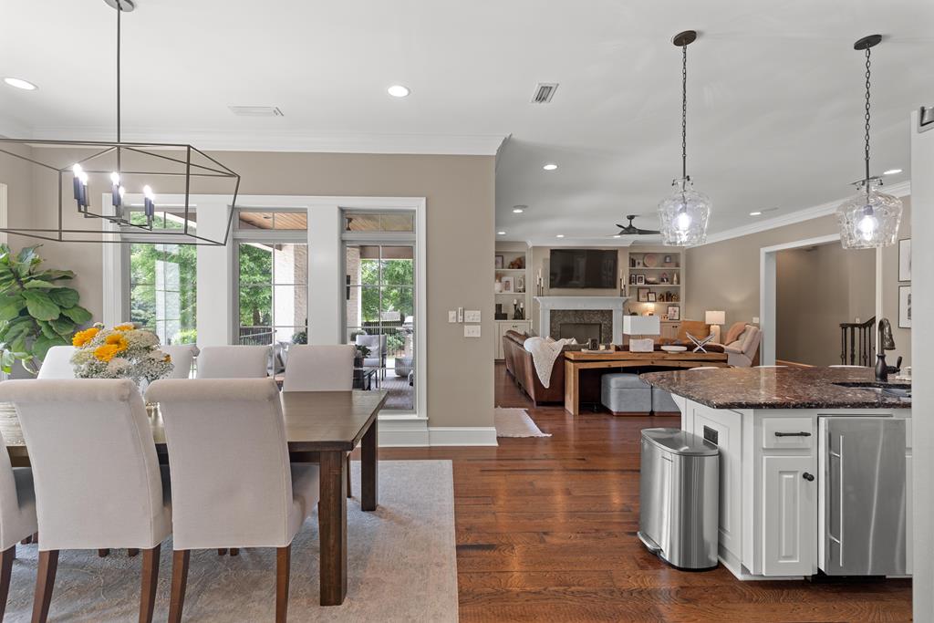 807 Liveoak Trail