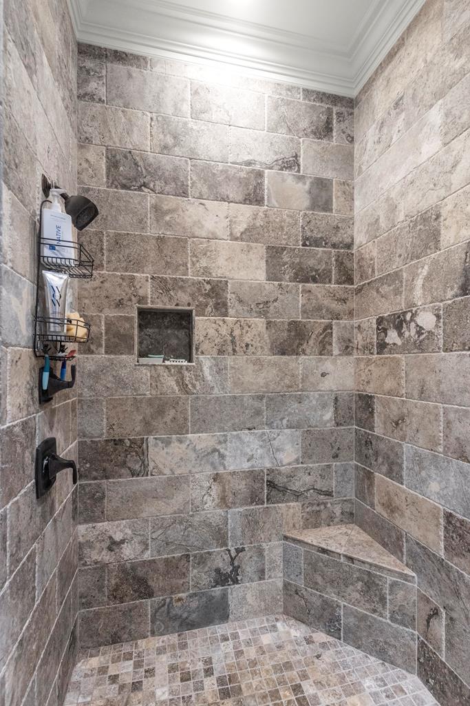 807 Liveoak Trail