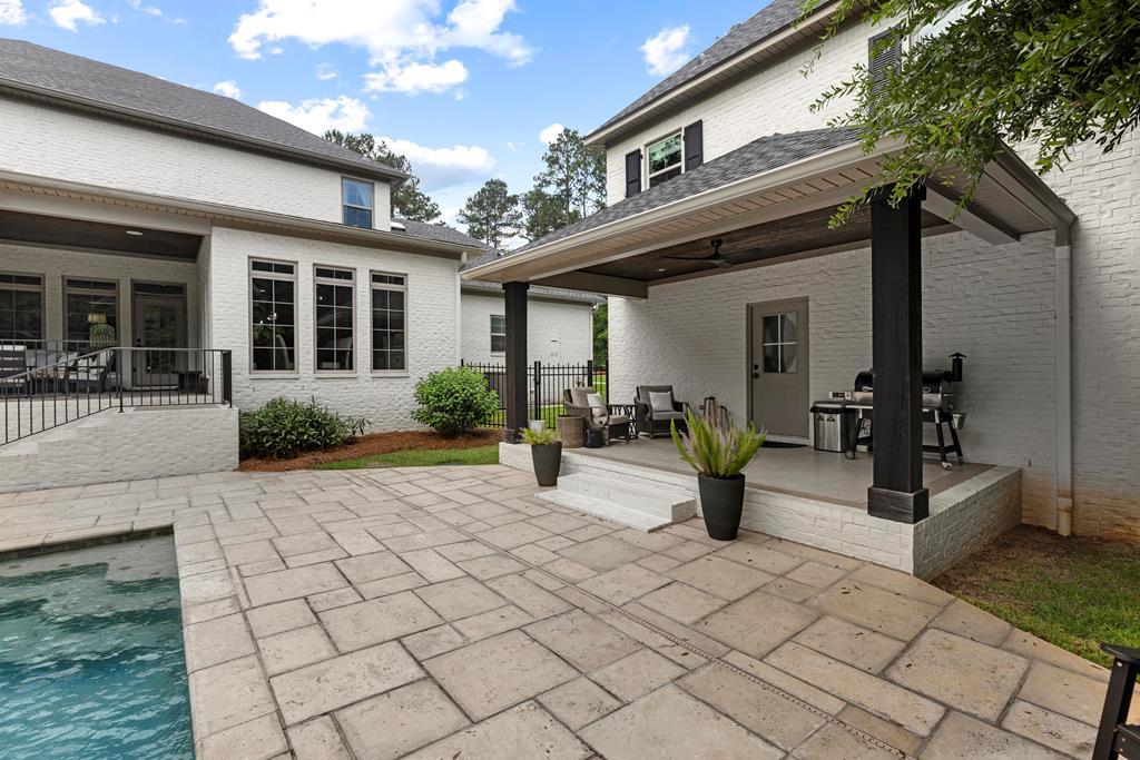 807 Liveoak Trail