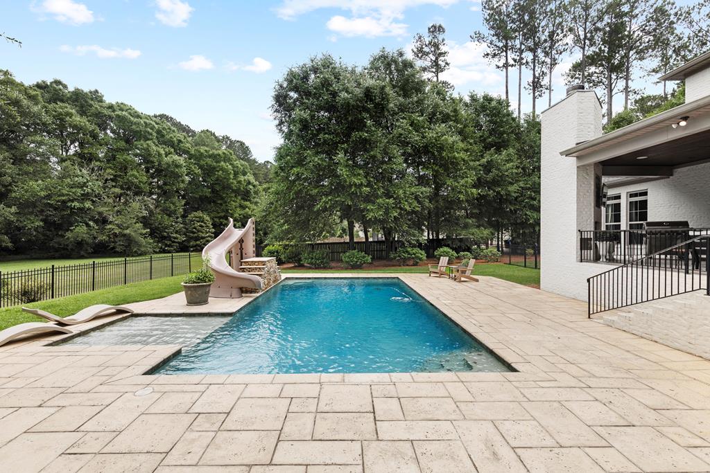 807 Liveoak Trail