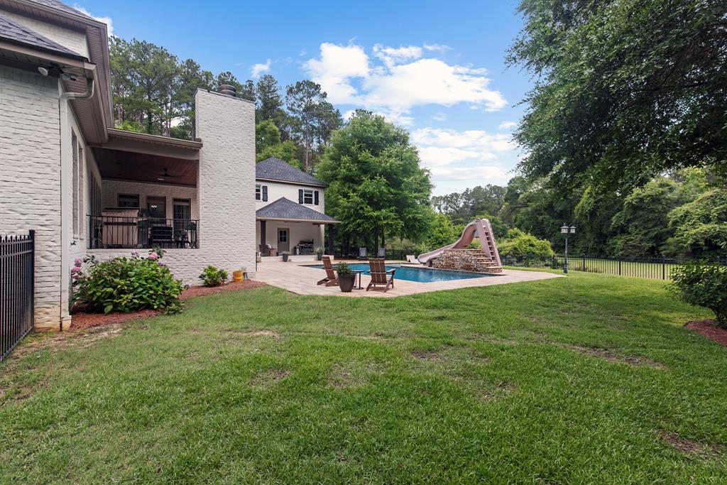 807 Liveoak Trail