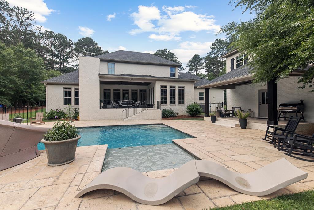 807 Liveoak Trail