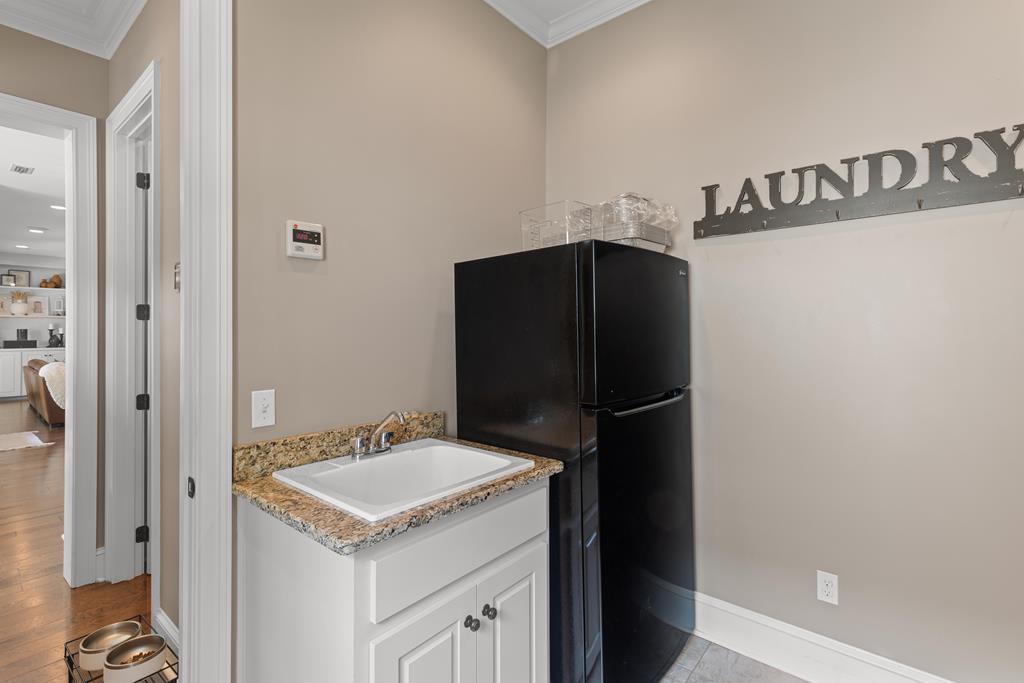 807 Liveoak Trail