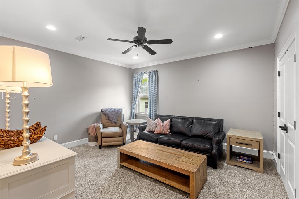 807 Liveoak Trail