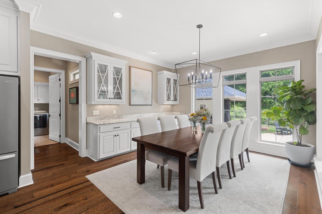 807 Liveoak Trail