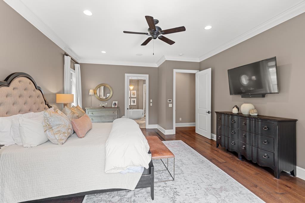 807 Liveoak Trail