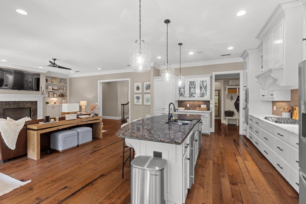 807 Liveoak Trail