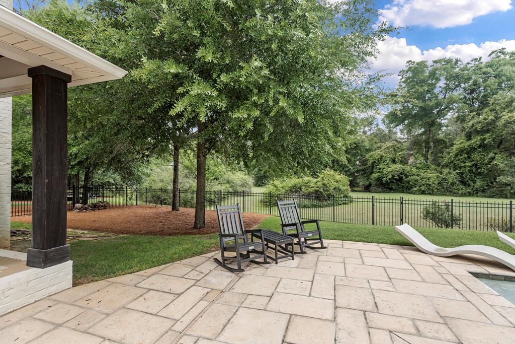 807 Liveoak Trail
