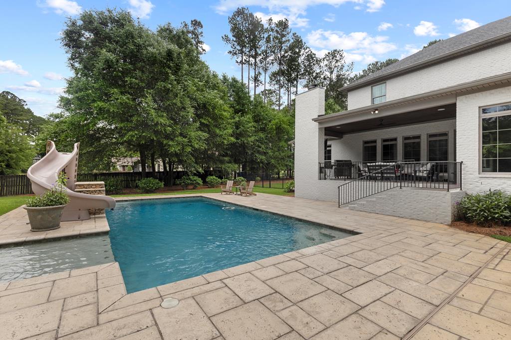 807 Liveoak Trail