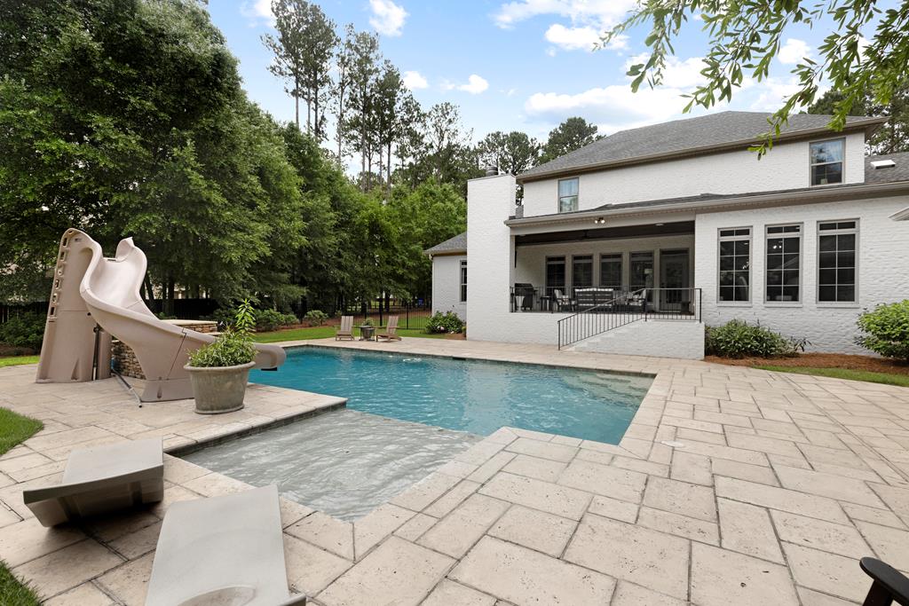 807 Liveoak Trail