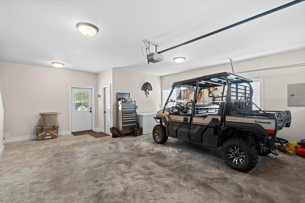 807 Liveoak Trail