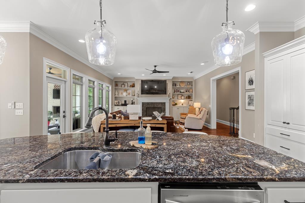 807 Liveoak Trail