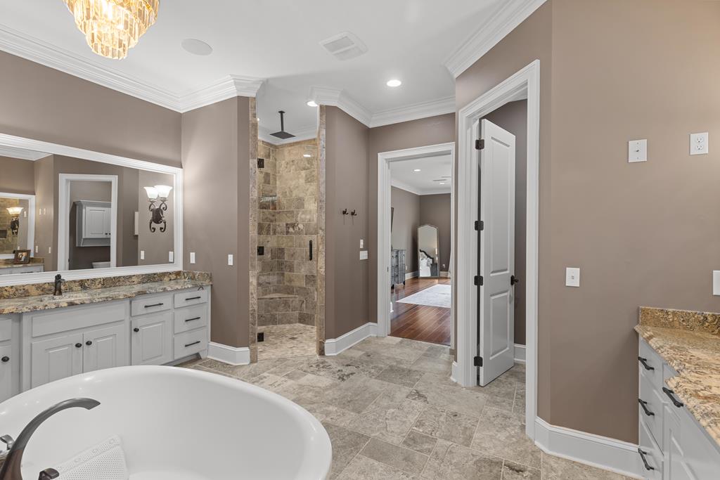 807 Liveoak Trail