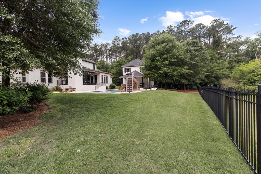 807 Liveoak Trail