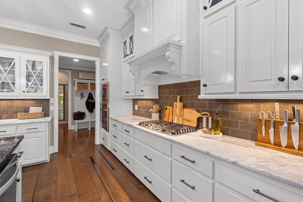 807 Liveoak Trail