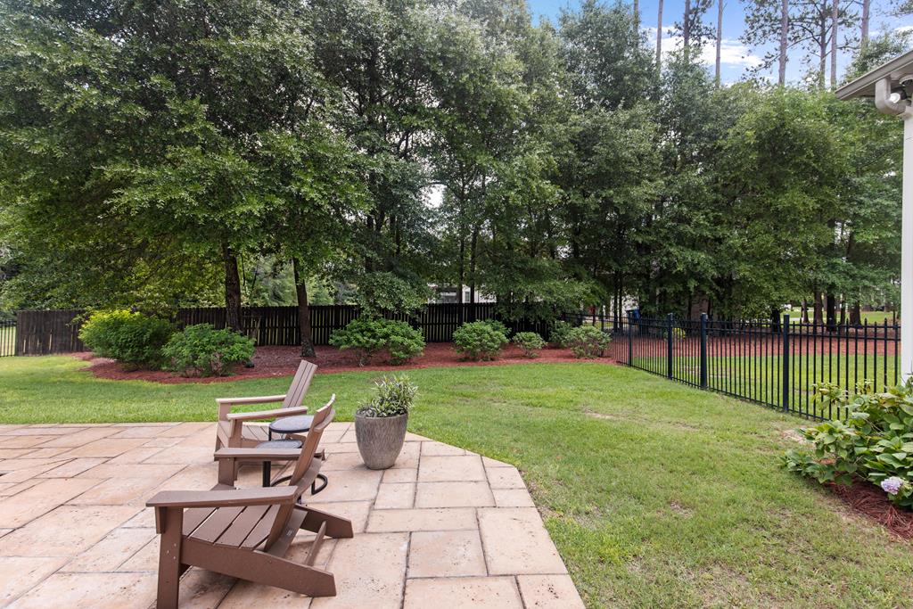 807 Liveoak Trail