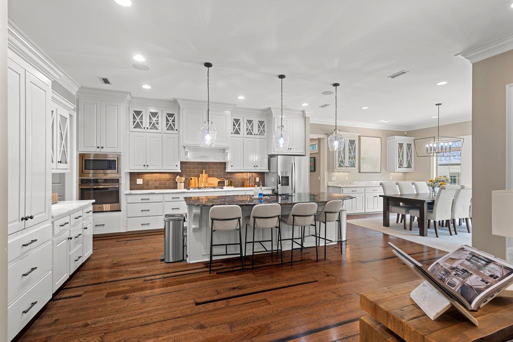 807 Liveoak Trail