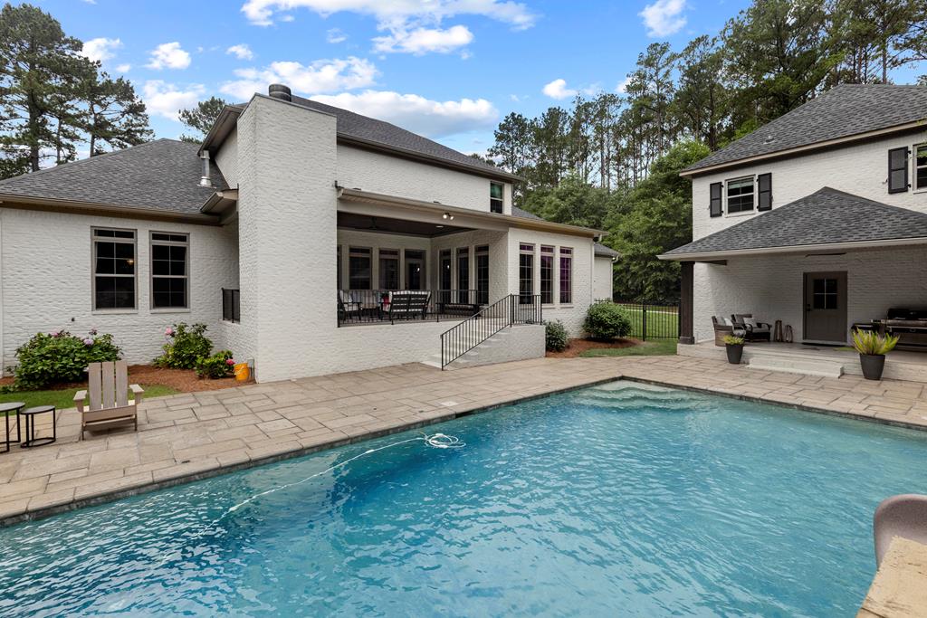 807 Liveoak Trail